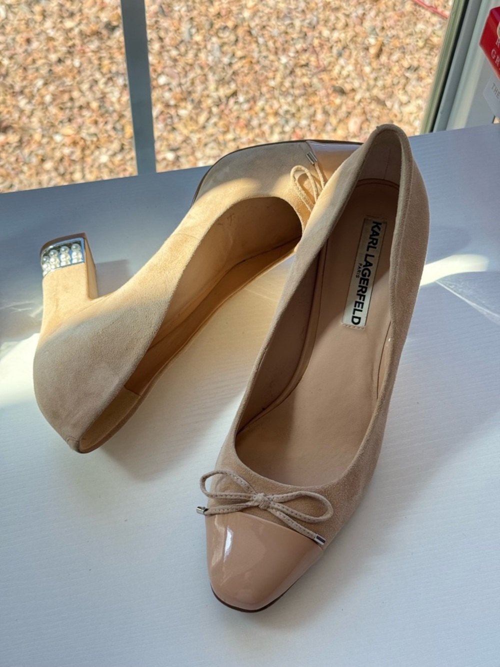 Karl Lagerfeld Beige Suede Nude Patent Cap-Toe Bow Block Heels